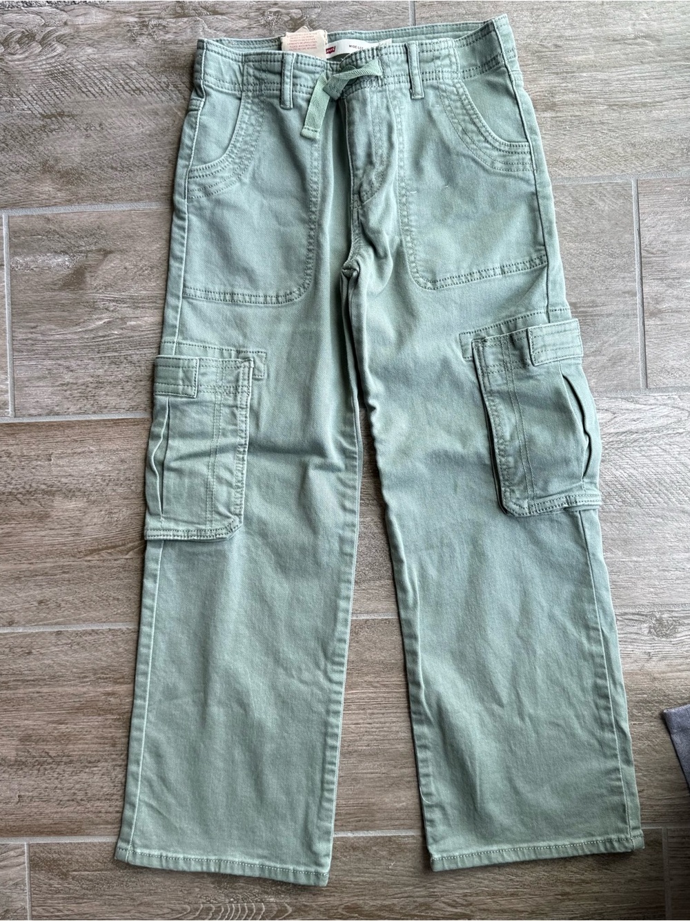 Levi’s Girls Size 8 Wide Leg Cargo Pants Sage Green Utility NWT Adjustable Waist